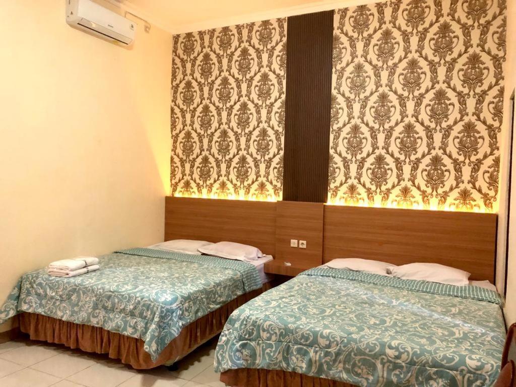 Grafika Hotel Dan Resto Gombong  Exterior photo