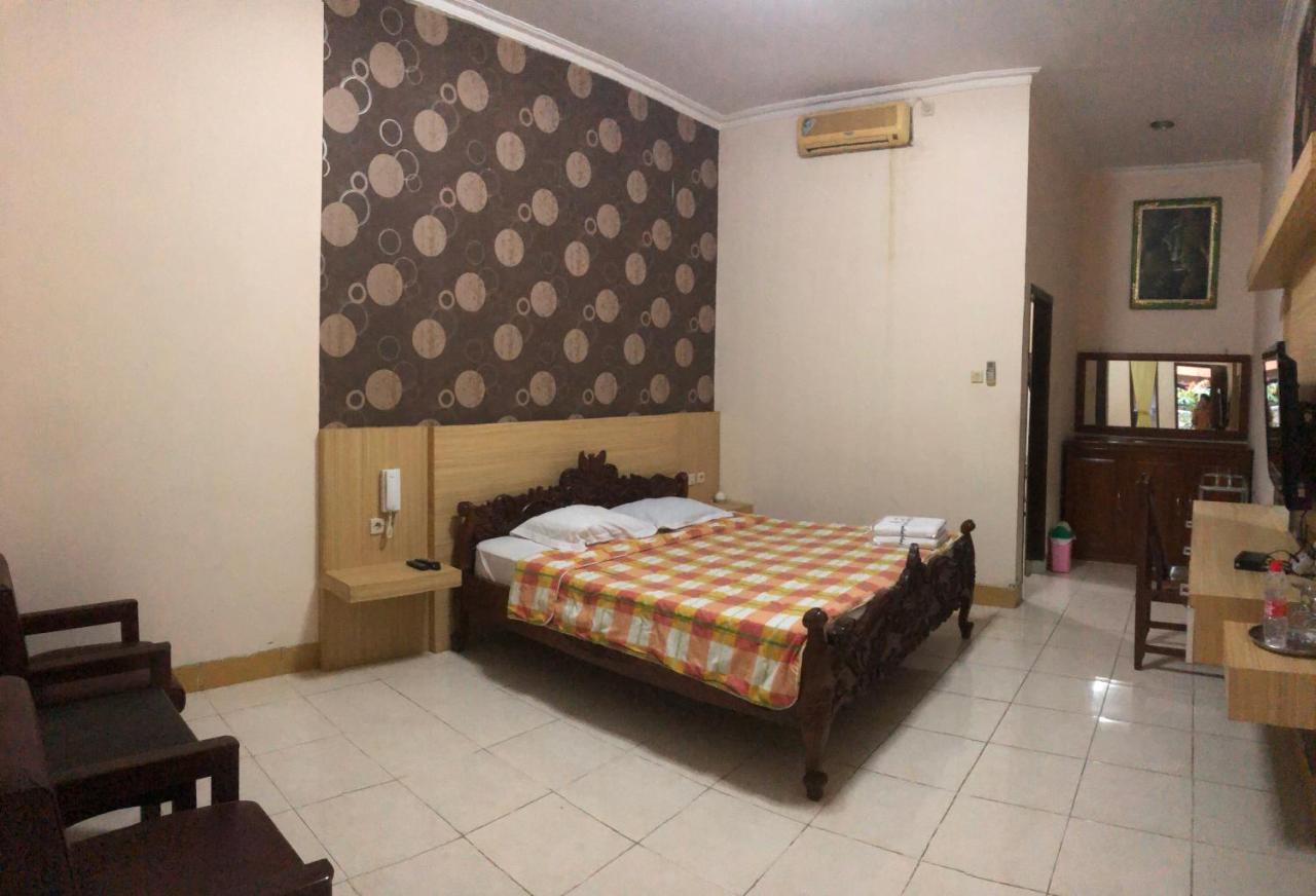 Grafika Hotel Dan Resto Gombong  Exterior photo