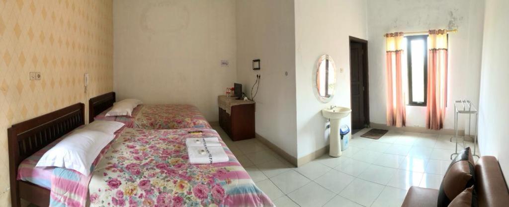 Grafika Hotel Dan Resto Gombong  Exterior photo